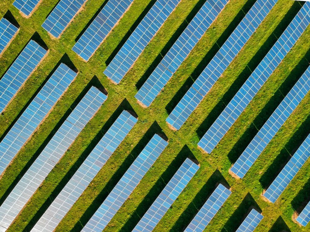 Souscription d’un contrat d’électricité verte : étapes, avantages et pièges à éviter